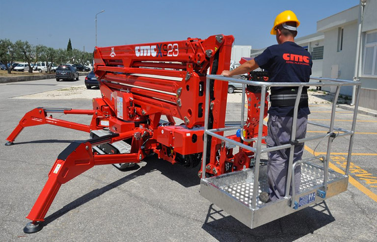 CMC - Nacelle araignée élévatrice compacte articulée et télescopique sur chenilles