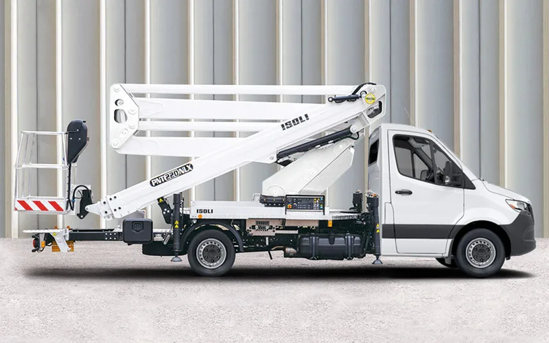 ISOLI PNT220NLX - Gearticuleerde hoogwerker en telescopische hoogwerker rijbewijs B met een werkhoogte van 21,90 m en een laterale reikwijdte van 11,20 m